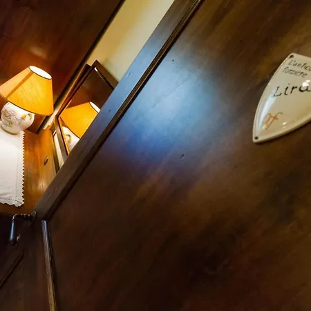 & L'antico Forziere Deruta