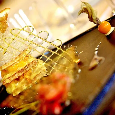 & L'antico Forziere Deruta